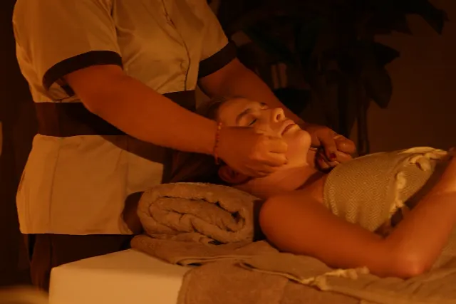 Lomi Lomi Hawaiian Massage